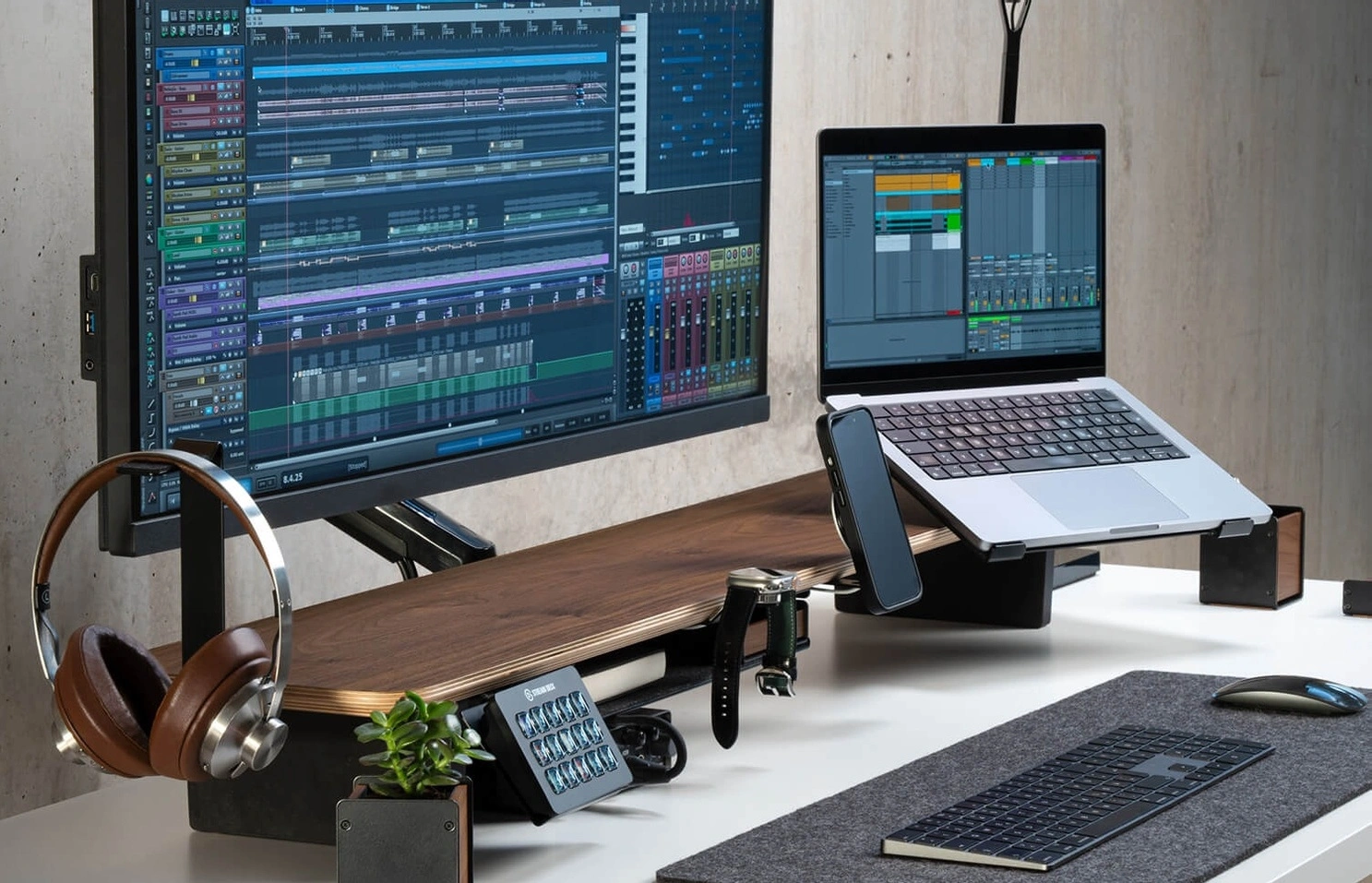 Desk organizer professional setup